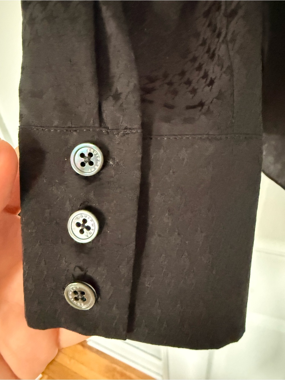 Veronica Beard Black Subtle Houndstooth Silk Button-Up Shirt - Picture 4 of 5